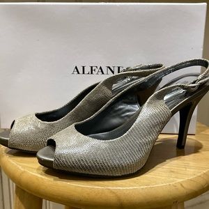 Like New in box!! Alfani Alexis slingback heels Size 6